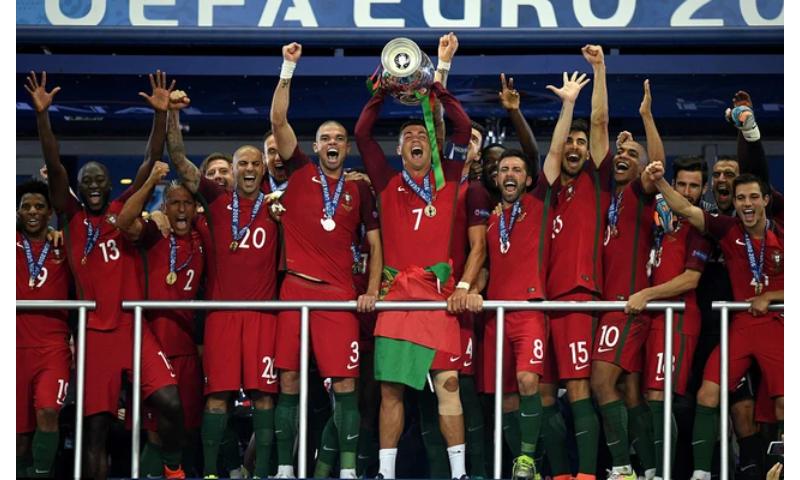 Bồ Đào Nha vô địch Euro 2016.