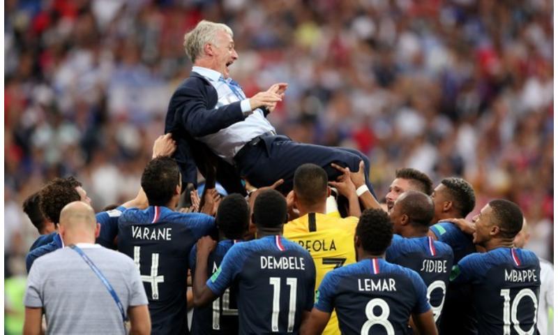 HLV Didier Deschamps đưa tuyển Pháp lên ngồi vô địch World Cup 2018.