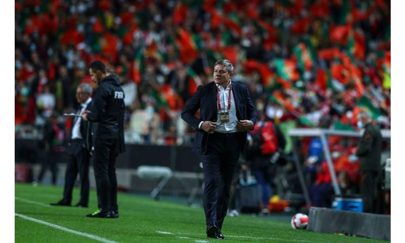 HLV Dragan Stojković xây dựng chiến thuật thi đấu thông minh cho Serbia.